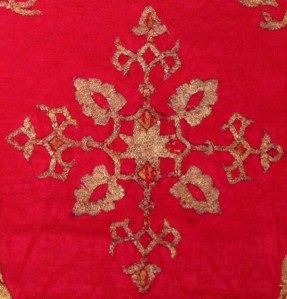 Vicenza, Chiesa di Santa Croce, ricamo tessuto XIII secolo